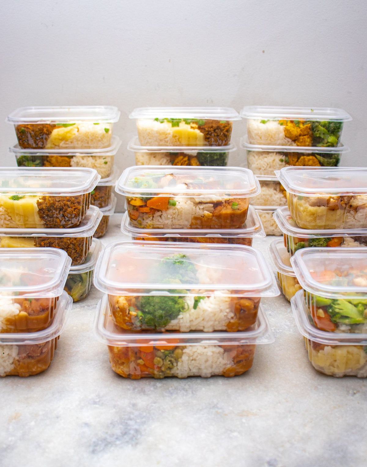 Reusable food storage containers with meal prep